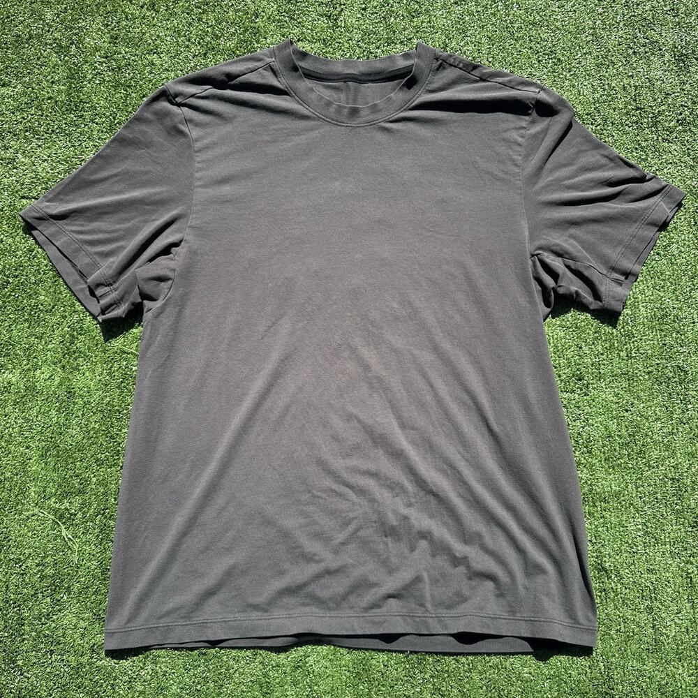 Lululemon Men's Dark Gray Short Sleeve Performance T-Shirt Size Large